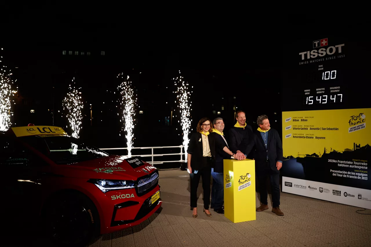 100 eguneko atzerako kontaketako erlojua piztea. Argazkia: EFE