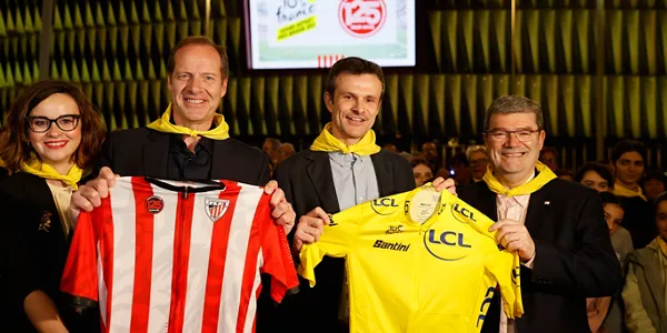 Elantxobe eta Prudhomme, Athleticeko elastikoarekin; Uriarte eta Aburto, Tourreko maillot horiarekin. Argazkia: EFE
