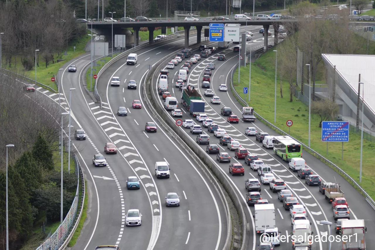 Auto ilarak A-8 autobian, Bilbo parean. Argazkia: @ikersalgadoser1