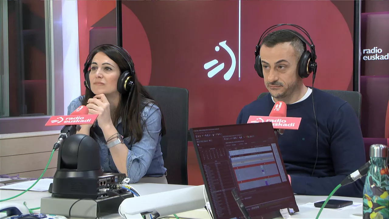 Leixuri Arrizabalaga (EAJ) eta Ekain Rico (PSE), Radio Euskadin. Argazkia: EITB MEDIA