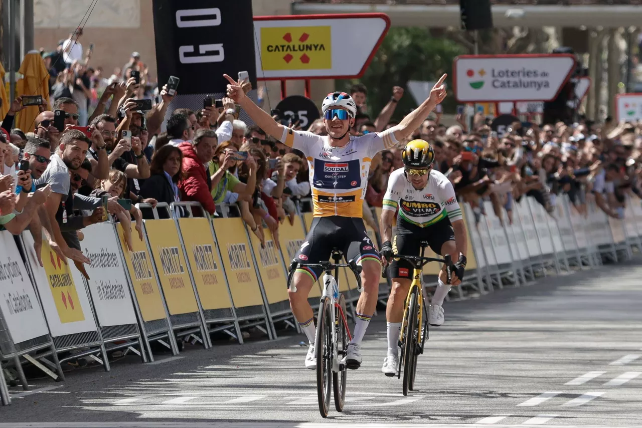 Evenepoel eta Roglic helmugan