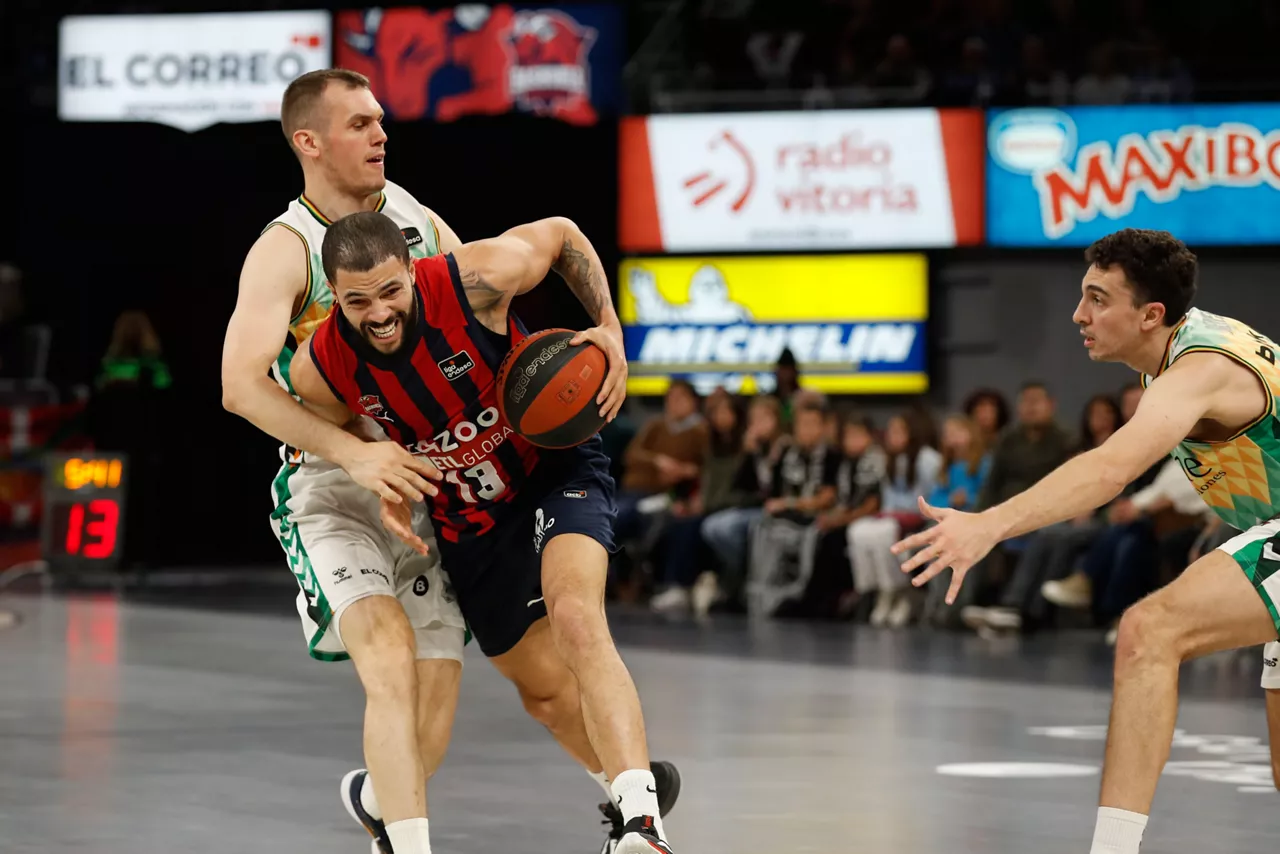 NICOLA-RADICEVIC-DARIUS-THOMPSON-BASKONIA-BILBAO-BASKET-EFE