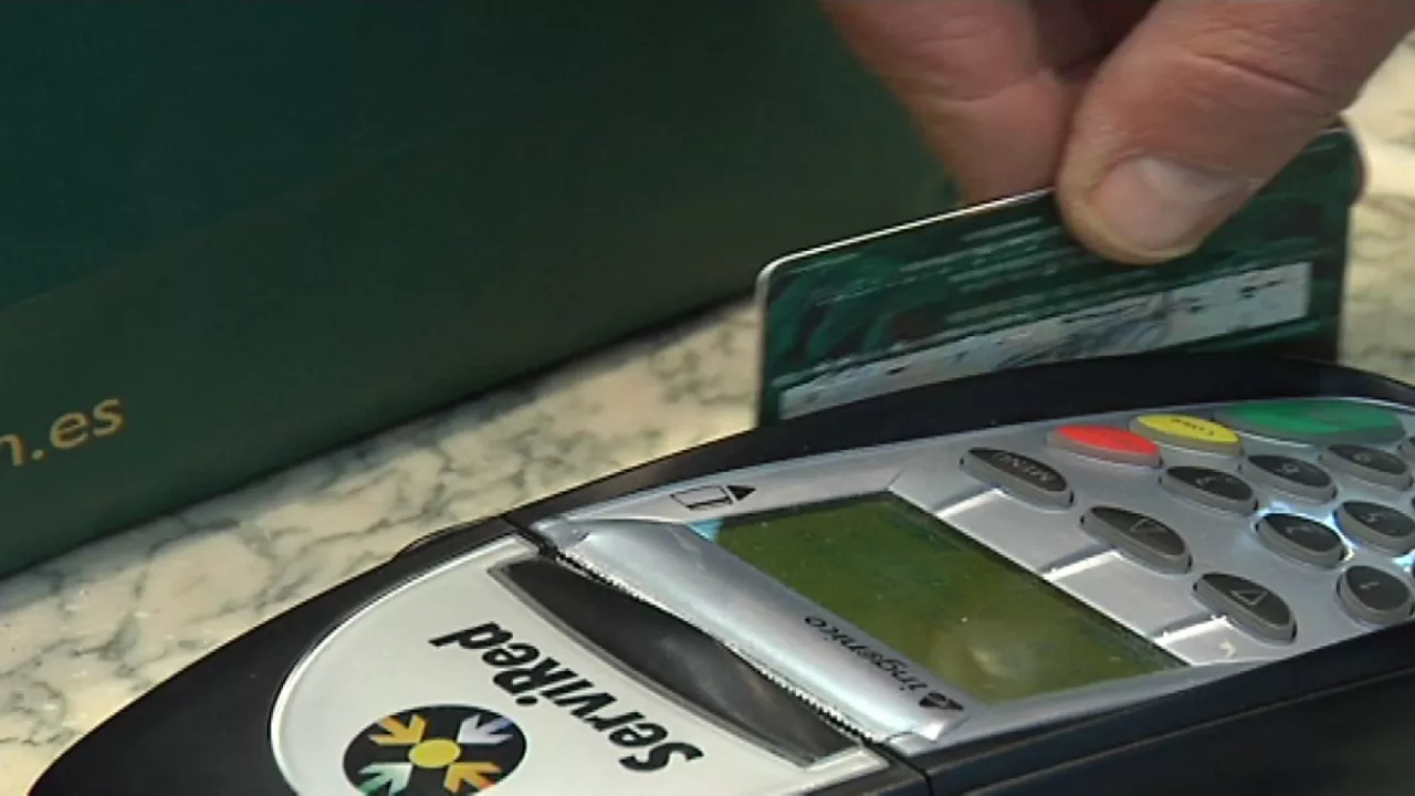 Cada vez hay menos sucursales bancarias y cambia la forma de pagar