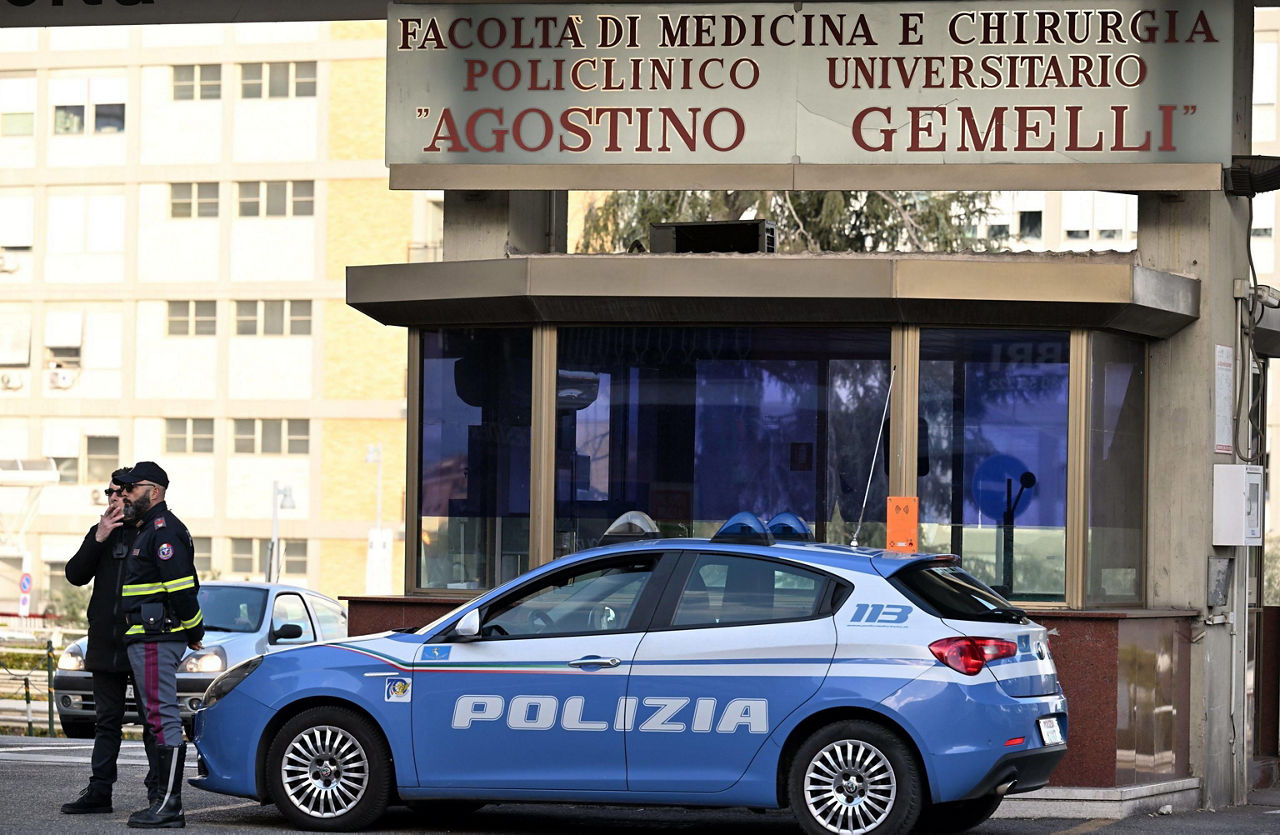 papa francisco frantzisko aita santua hospital gemelli roma ospitalea efe