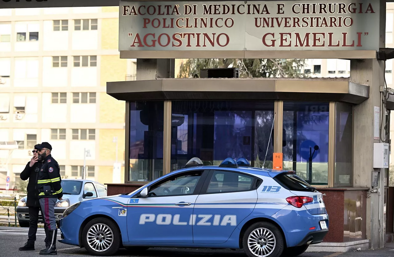 papa francisco frantzisko aita santua hospital gemelli roma ospitalea efe