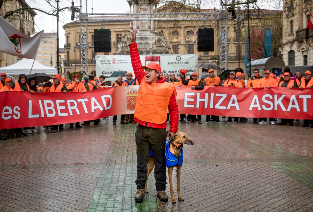 Iruñeko manifestazioaren hasierako pankarta. Argazkia: EFE
