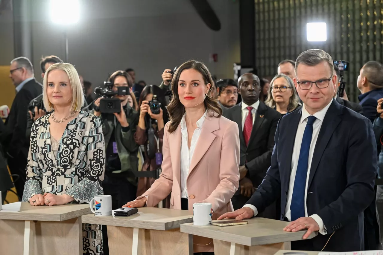 Rikka Purra, Sanna Marin y Petteri Orpo, hoy. Foto: EFE.