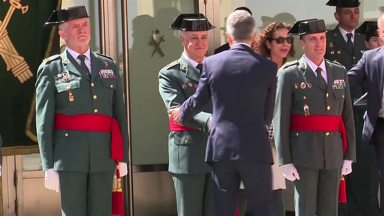 Arturo Espejo eta Espainiako Barne ministro Fernando Grande-Marlaska