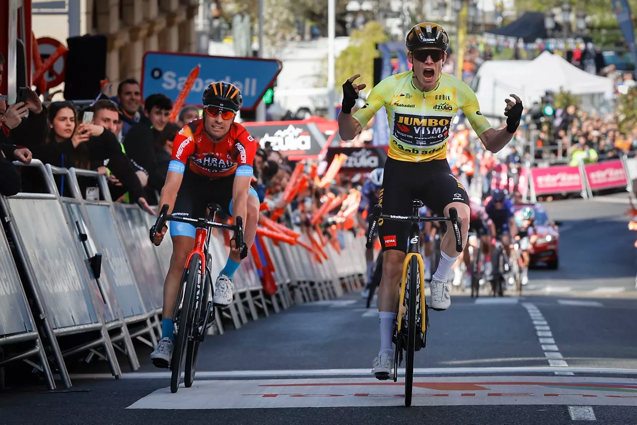 Jonas Vingegaard ha obtenido su segundo triunfo de etapa en esta Itzulia. Foto: EFE.