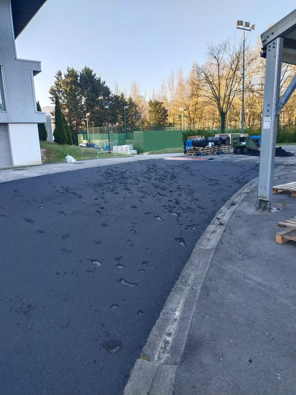 Kalteak atletismo-pistako tartanean. @amoretxanoudala