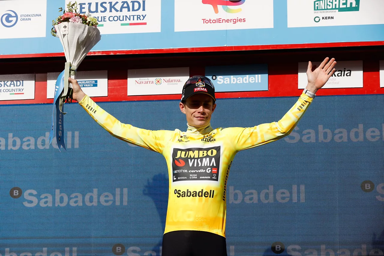 jonas_vingegaard_maillot_amarillo_lider_itzulia_EFE