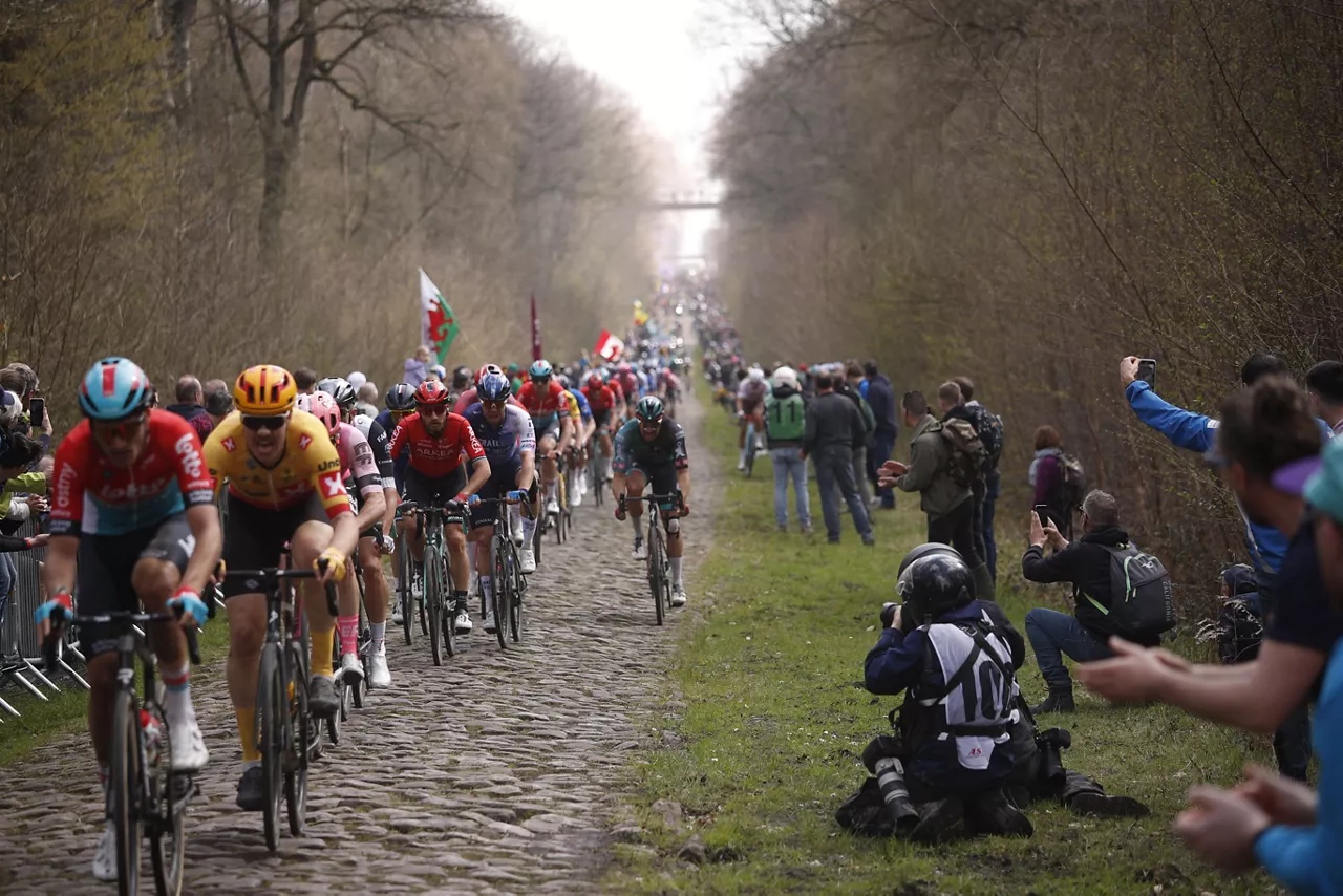 PARIS-ROUBAIX-2023-01