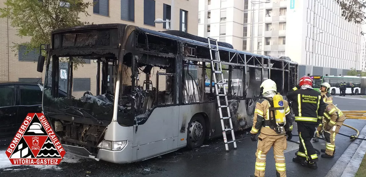 autobusa autobus incendio sutea