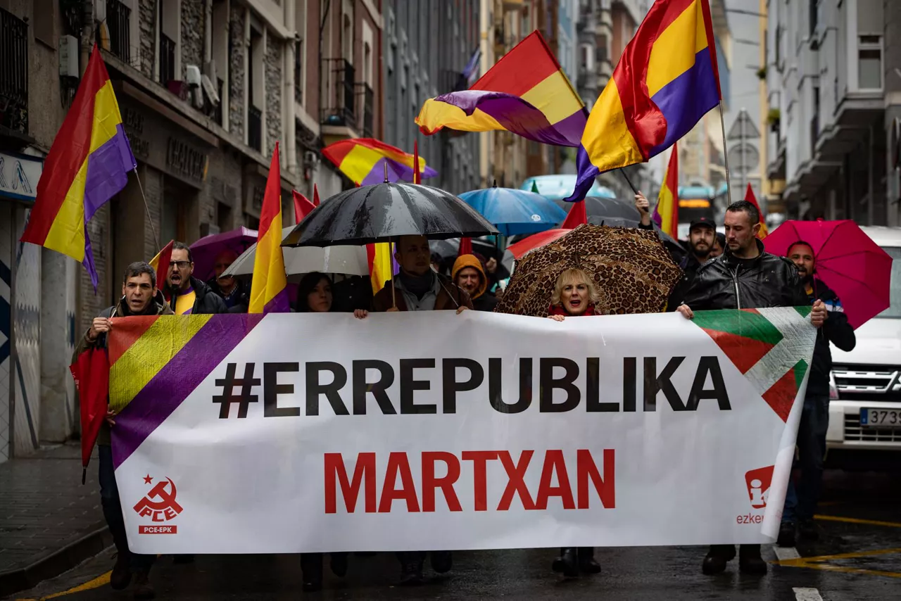 Errepublika omentzeko martxa, larunbat honetan, Eibarren. Argazkia: EFE