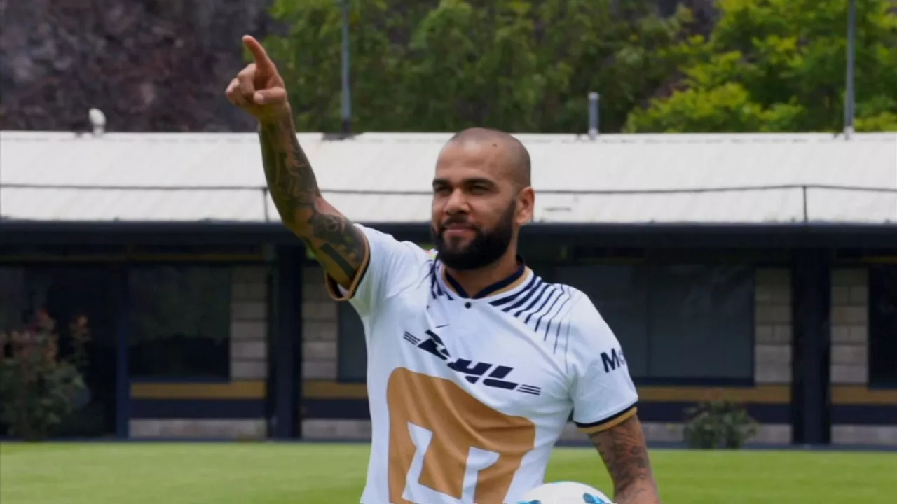 Dani Alves futbolaria, artxiboko argazki batean. EITB Mediaren bideo batetik ateratako irudia