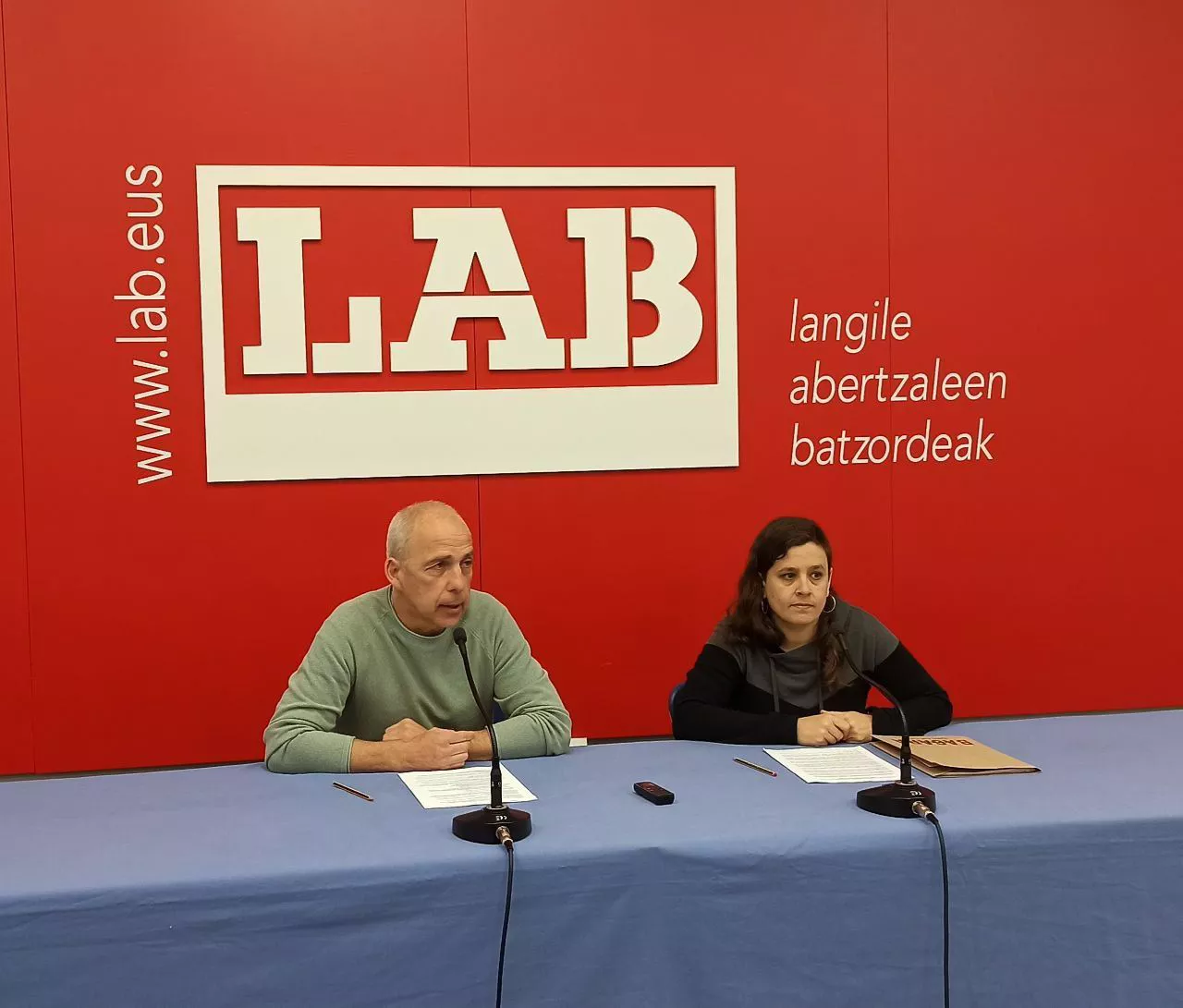 Representantes del sindicato LAB.