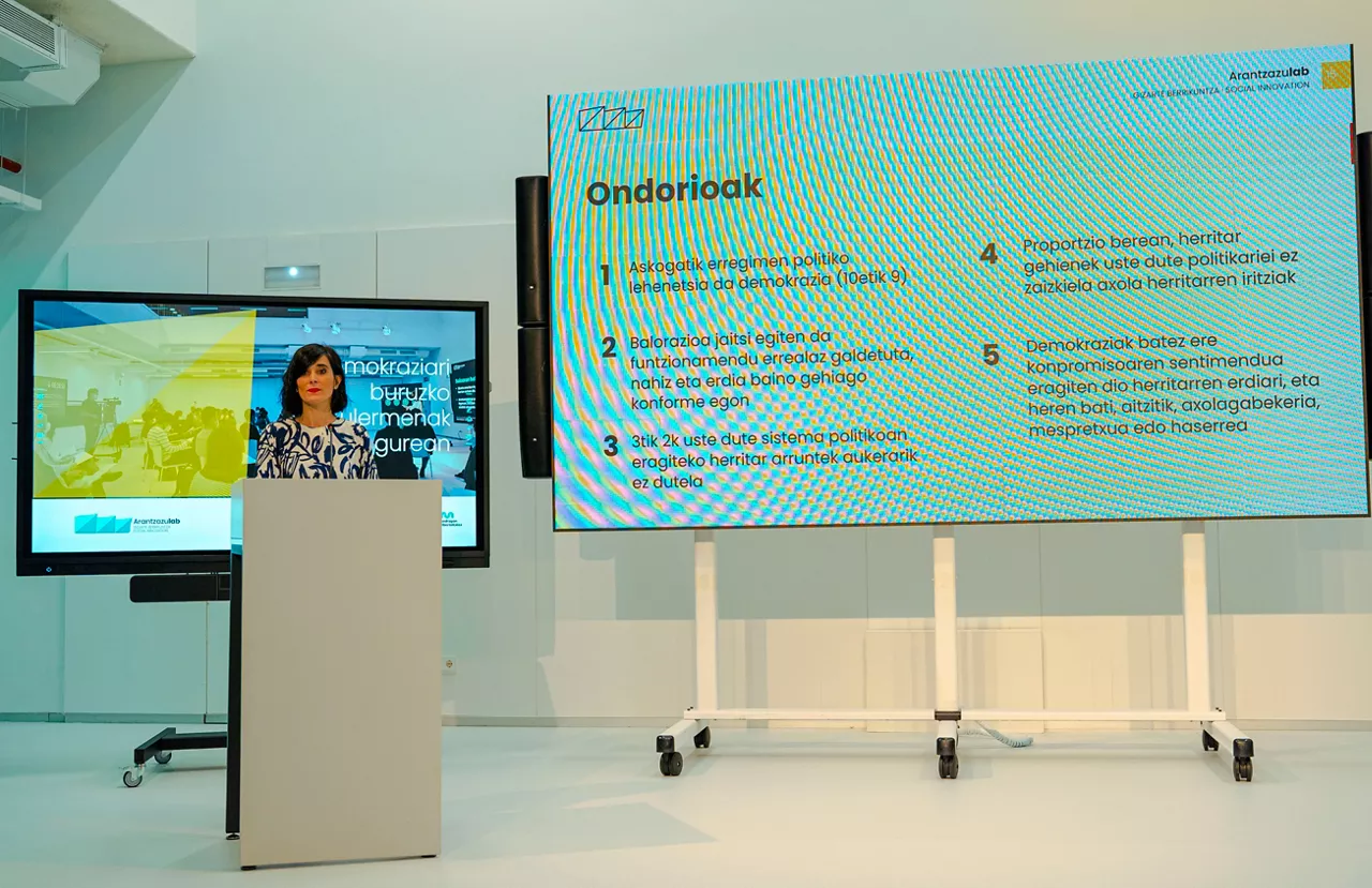 Naiara Goia, Arantzazulabeko zuzendaria, prentsaurrekoan.