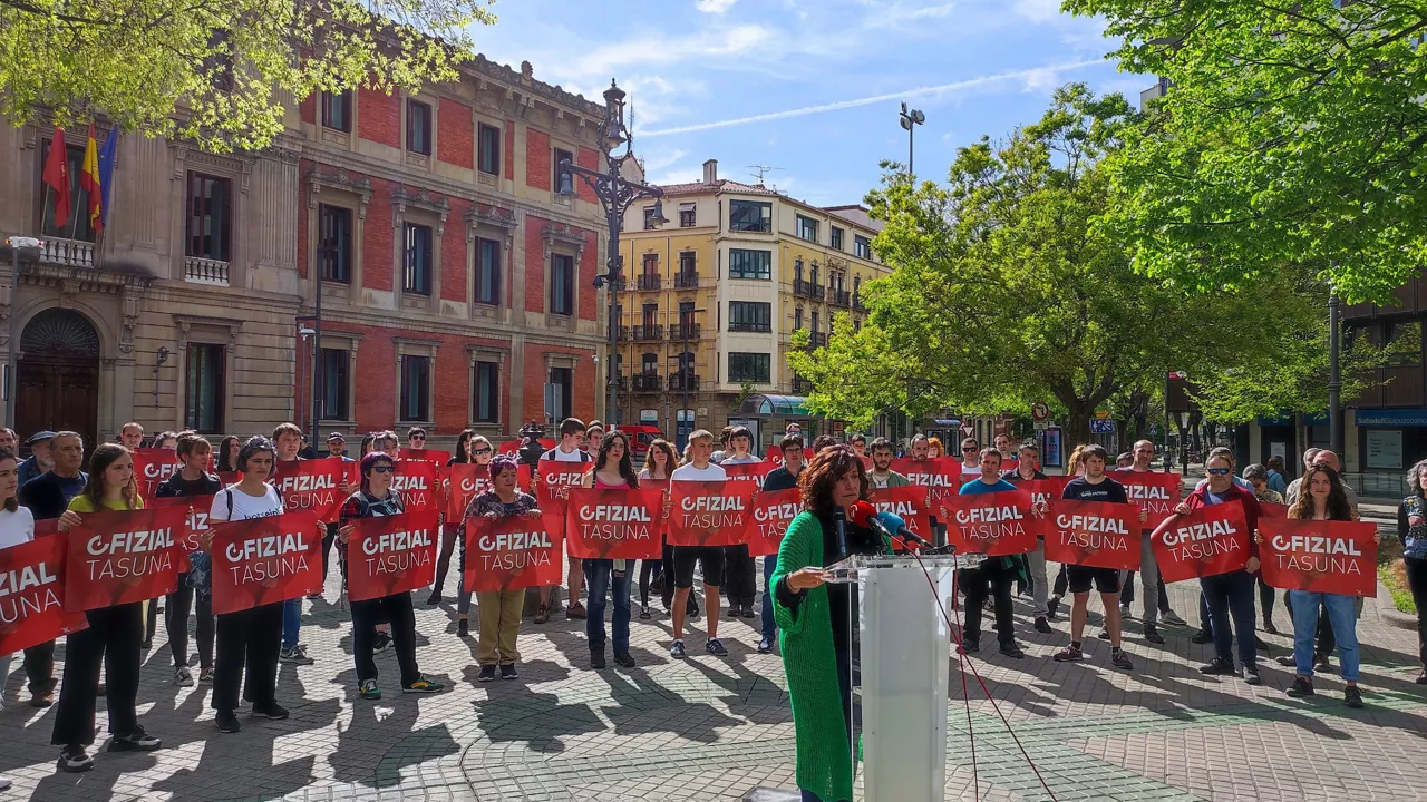 Imagen de la movilización frente al Parlamento navarro. Foto: Kontseilua