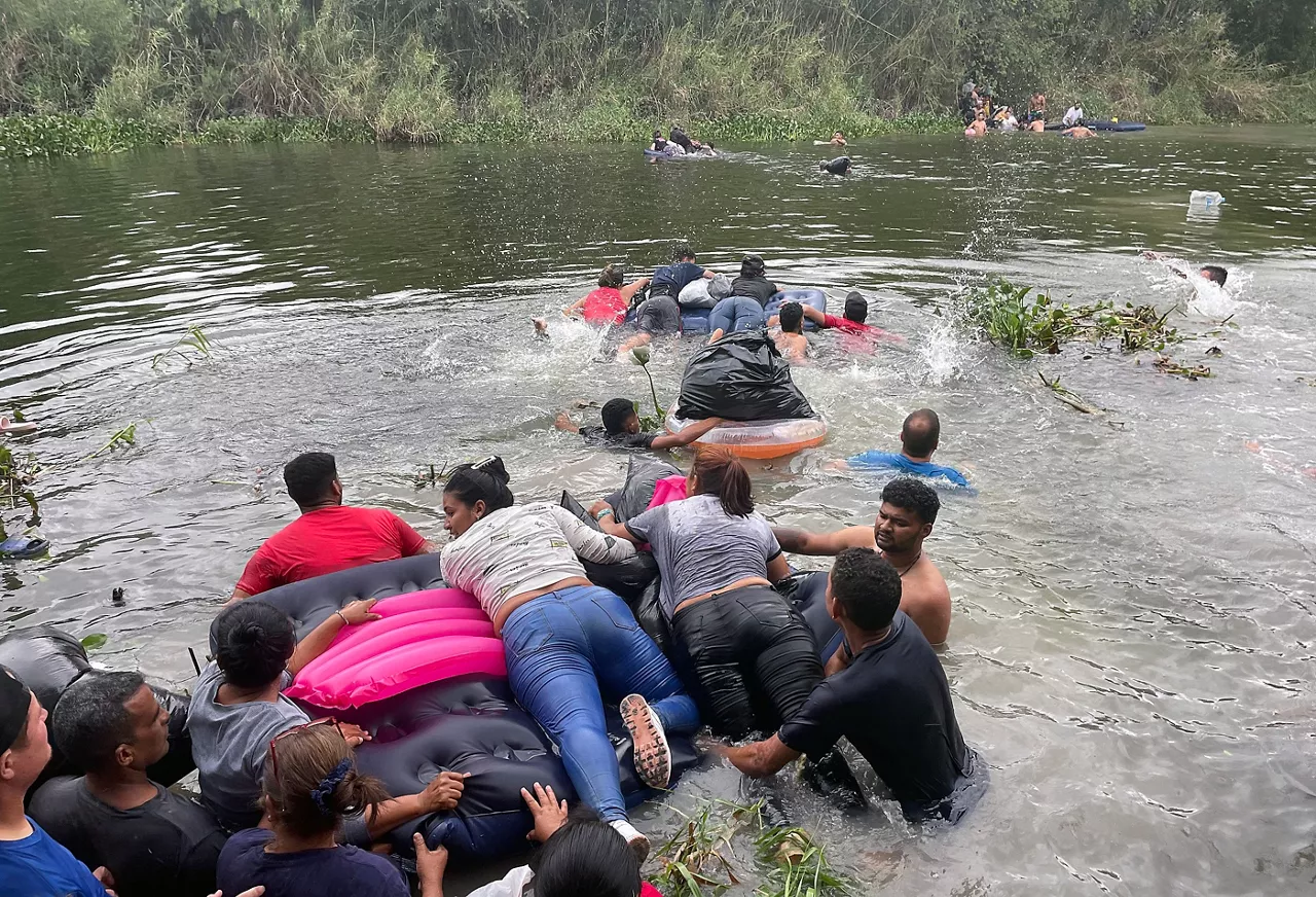 rio bravo ibaia migrantes migratzaileak mexico mexiko efe