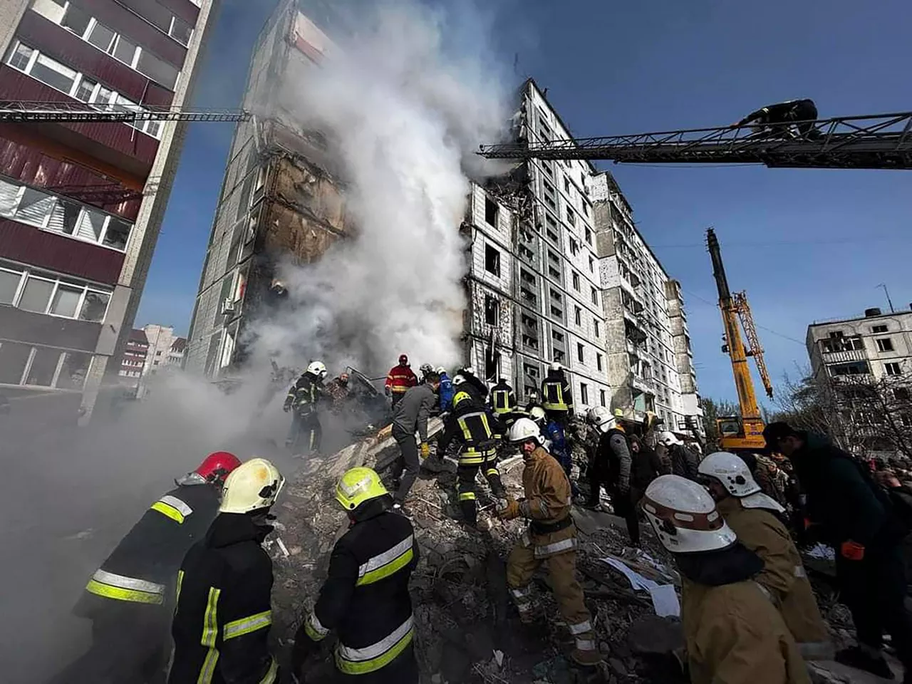 Uno de los misiles ha caído sobre un edificio de viviendas en Mikolaiv (Ucrania). Foto: EFE