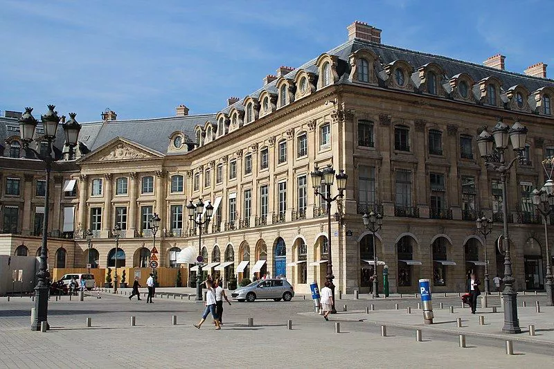 tienda-bulgari-Paris_Hôtel_de_Boullongne_23_place_Vendôme