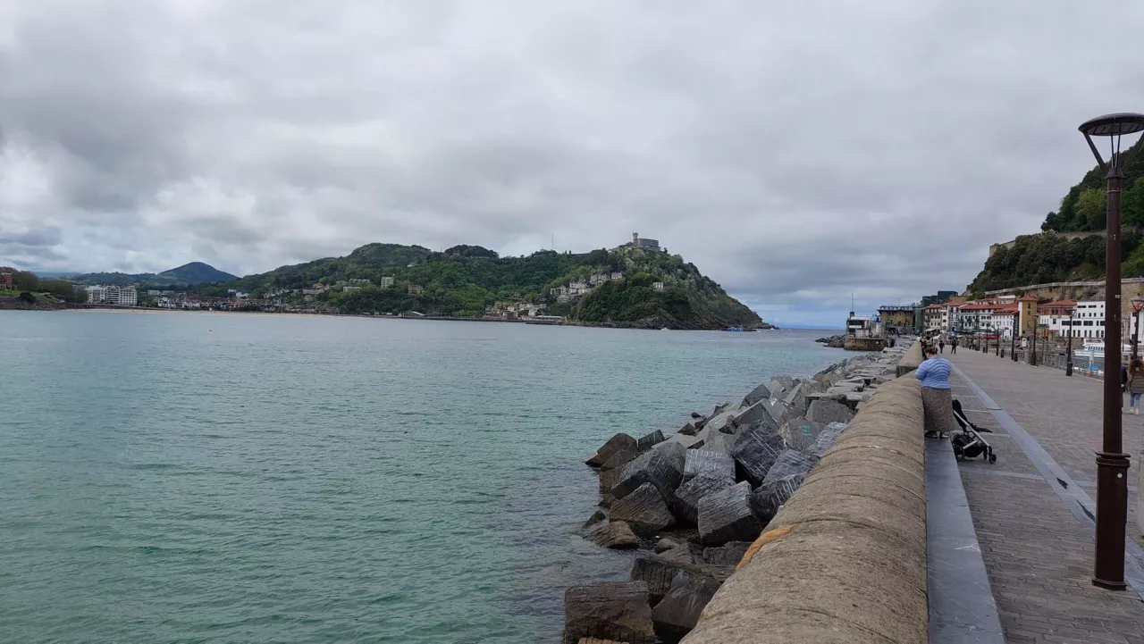 Eguraldi lainotsua Donostian. Argazkia: EITB