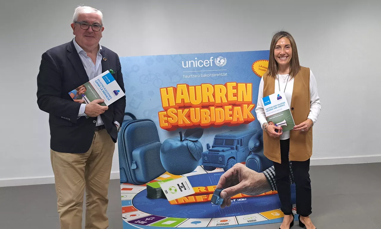 Unicefeko kideak, prentsaurrekoan.