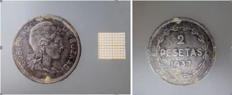 Moneda hallada entre los restos. Foto: Irekia