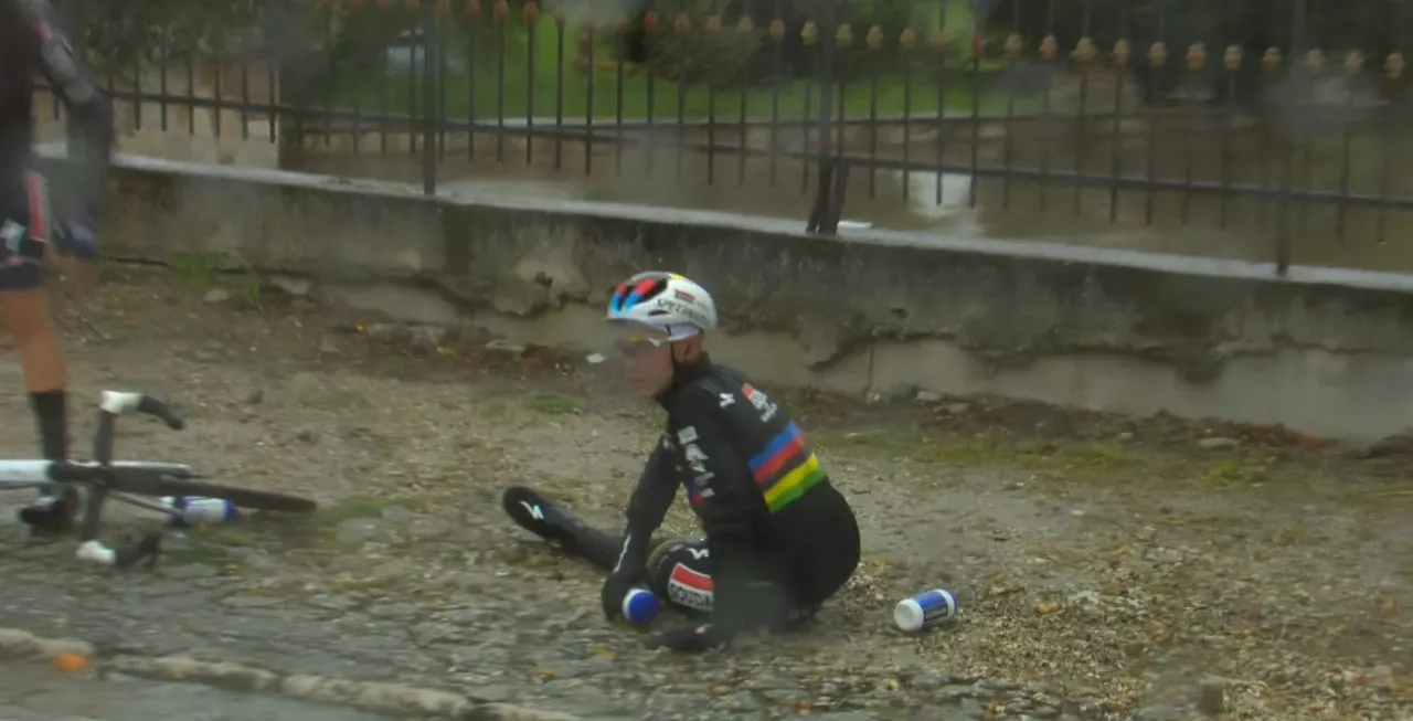 Remco Evenepoel en el suelo