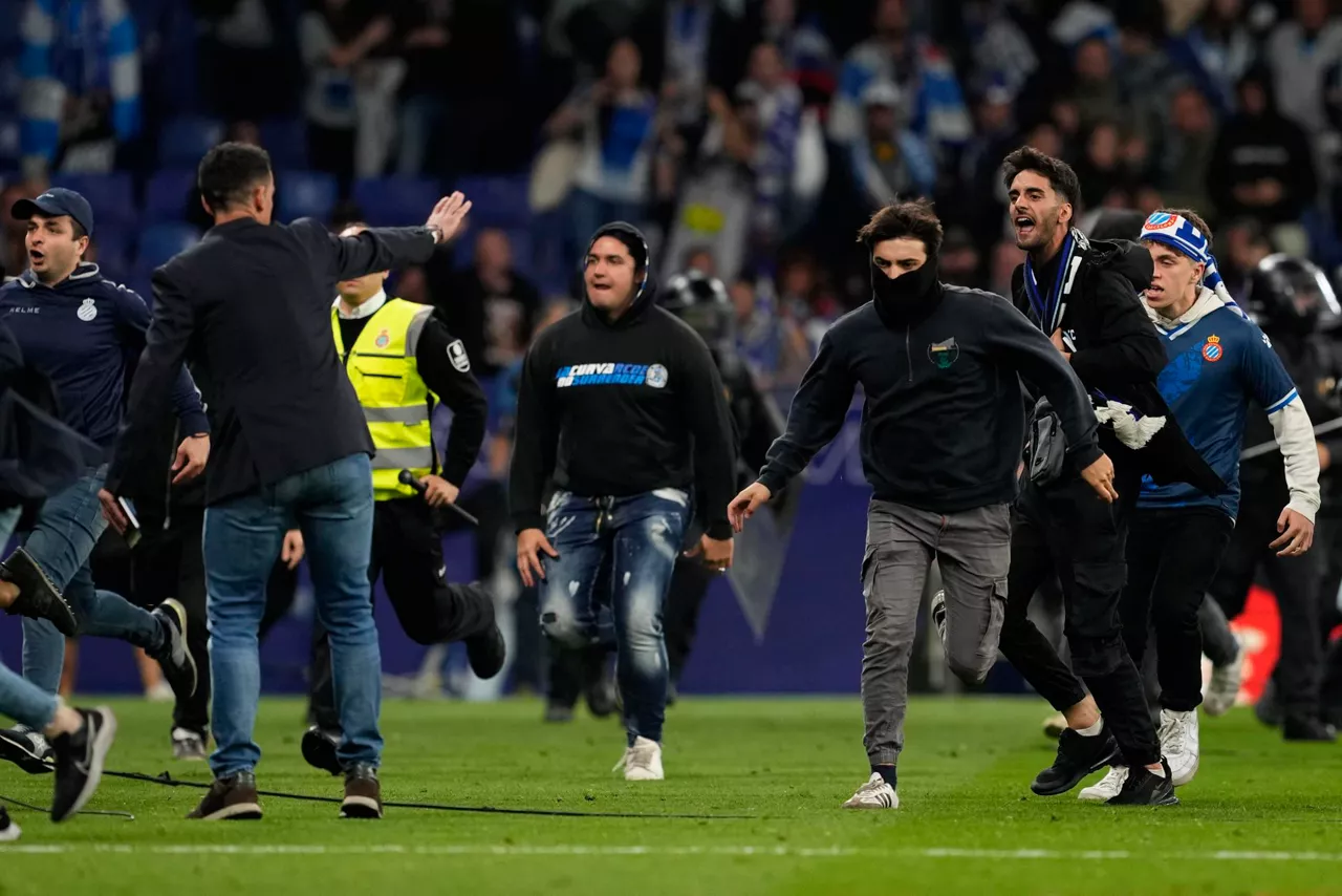 espanyol_bartzelona_ultrak_cornella_ligako_txapeldunak_EFE