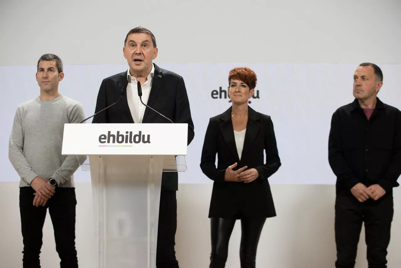 EH Bilduk "elkarbizitza demokratikorako konpromisoa" berretsi du. Argazkia: EFE.