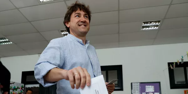Eneko Andueza, secretario general del PSE-EE, votando. Foto: EFE