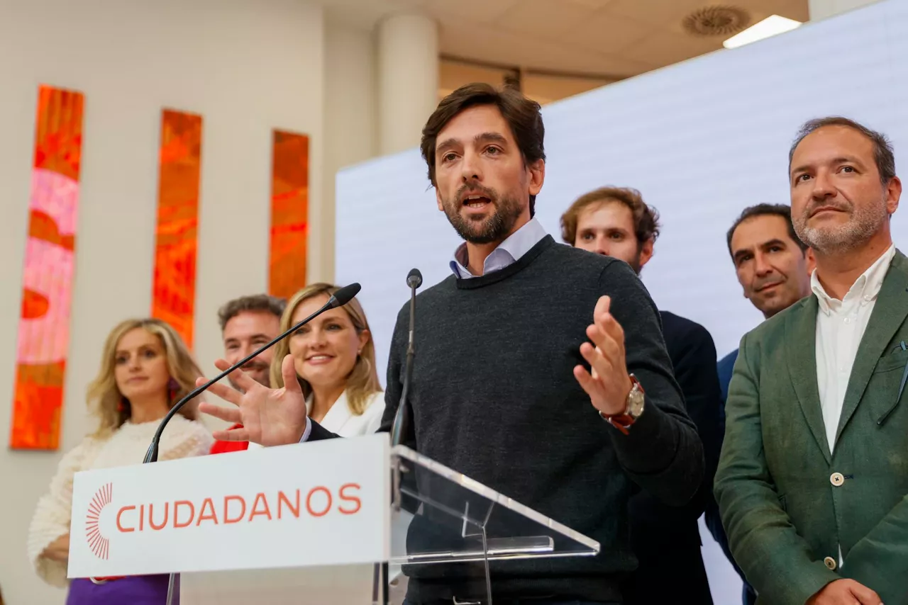 Adrian Vazquez, Ciudadanoseko idazkari nagusia, gaurko prentsaurrekoan. Argazkia: EFE