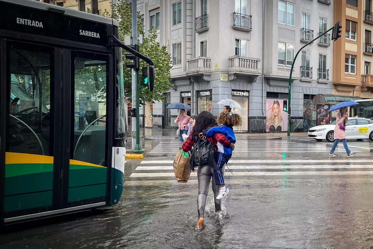 pamplona-plaza-merindades-tormenta-efe