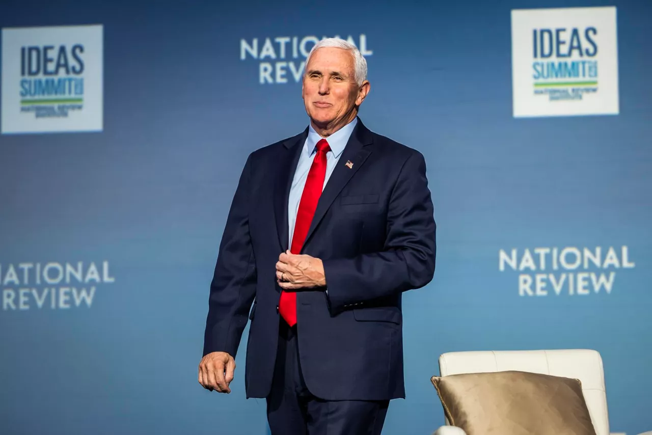 Mike Pence AEBko presidenteorde ohia (2017-2021).