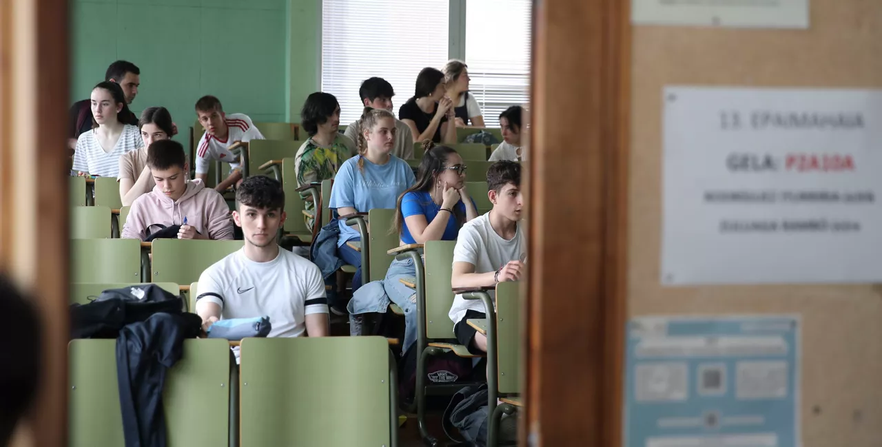 examen acceso universidad unibertsitatera sartzeko proba efe