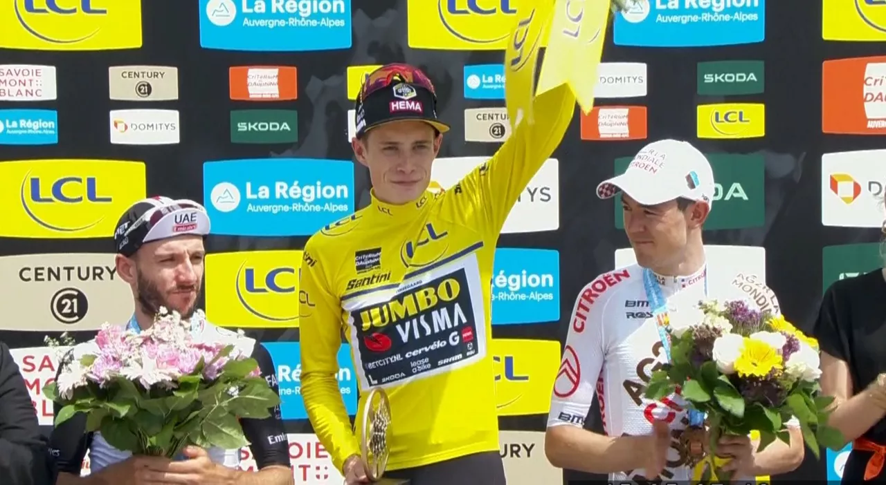 Jonas Vingegaard Dauphiné Kriteriumaren garaipena ospatzen. Argazkia: EFE