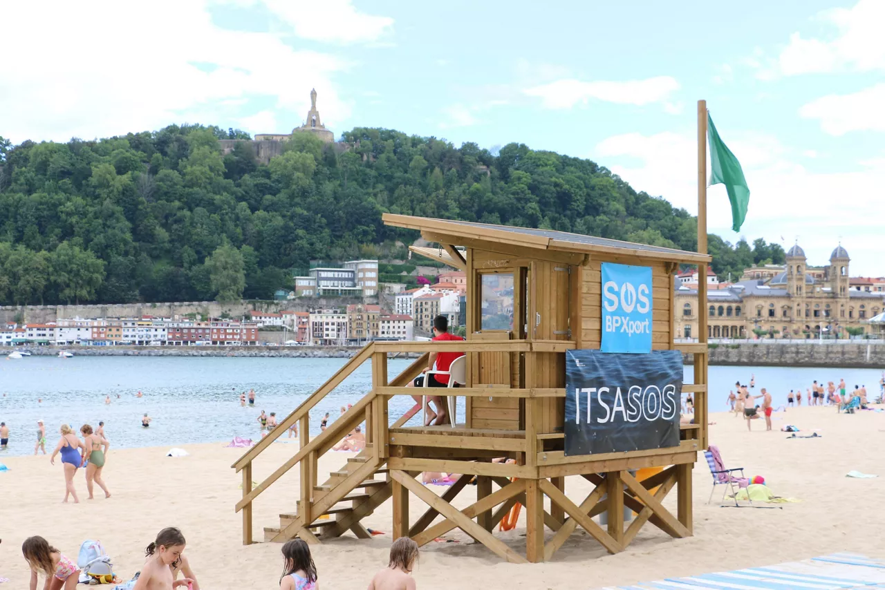 Bandera berdea Kontxan. Argazkia: Donostiako Udala