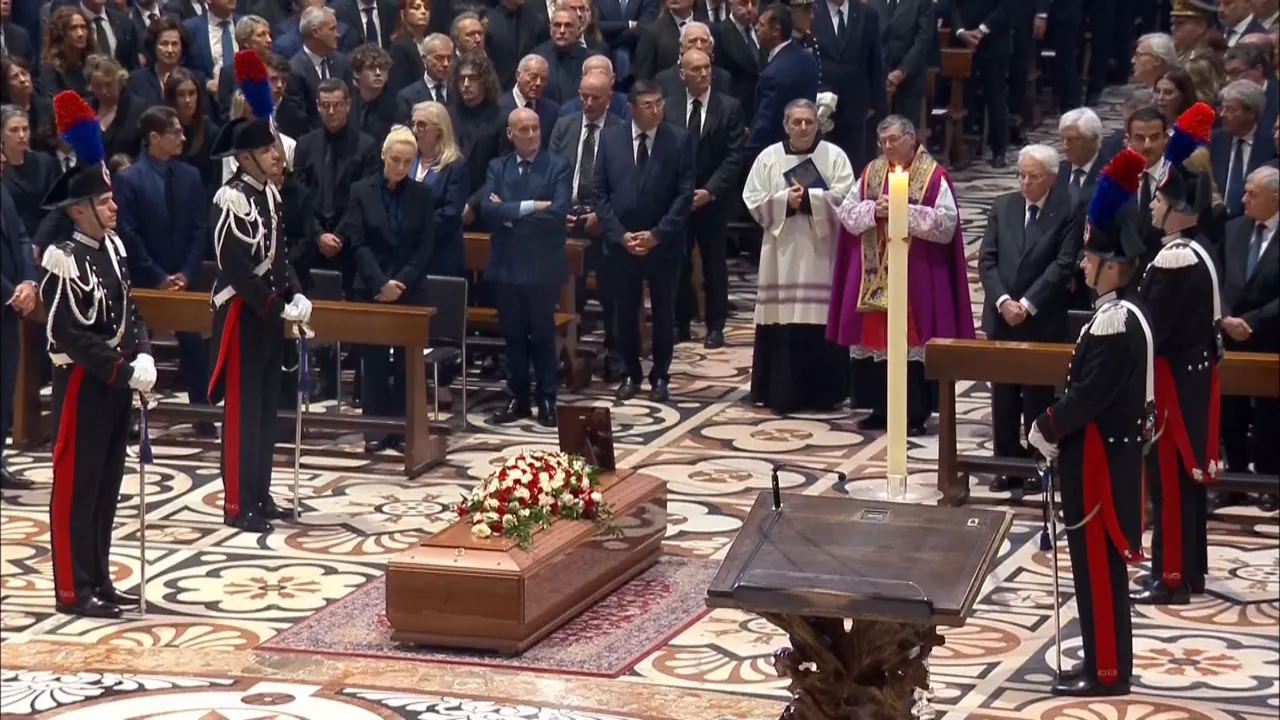 Silvio Berlusconi omendu dute Italian