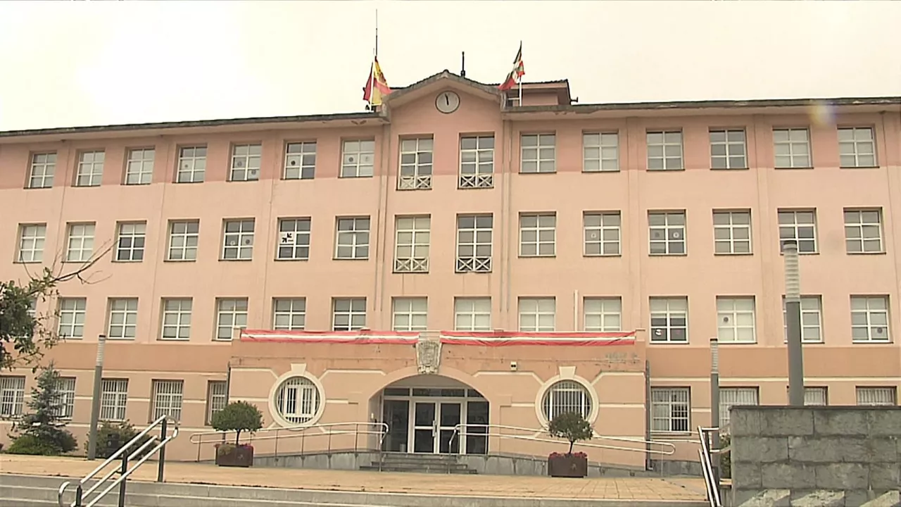 Udaletxeko zabalgunean izango da gaur elkarretaratzea. Artxiboko argazkia: EITB Media