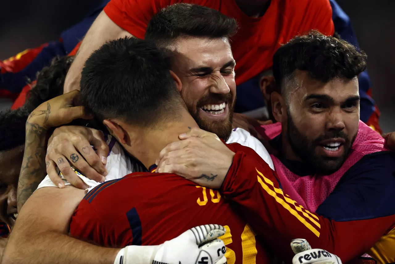 Unai Simón, celebrando la victoria