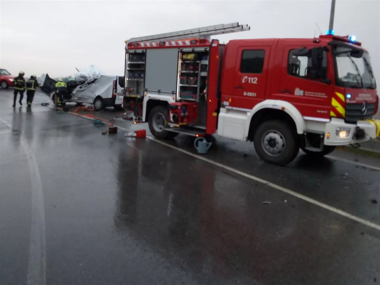 Choque entre una furgoneta y un camión en la NA-122, en Andosilla.