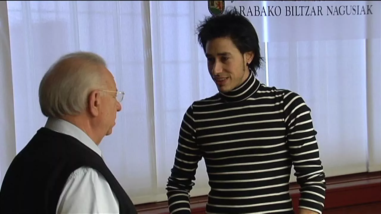 Aitor Abecia, eskuman, artxiboko irudian.