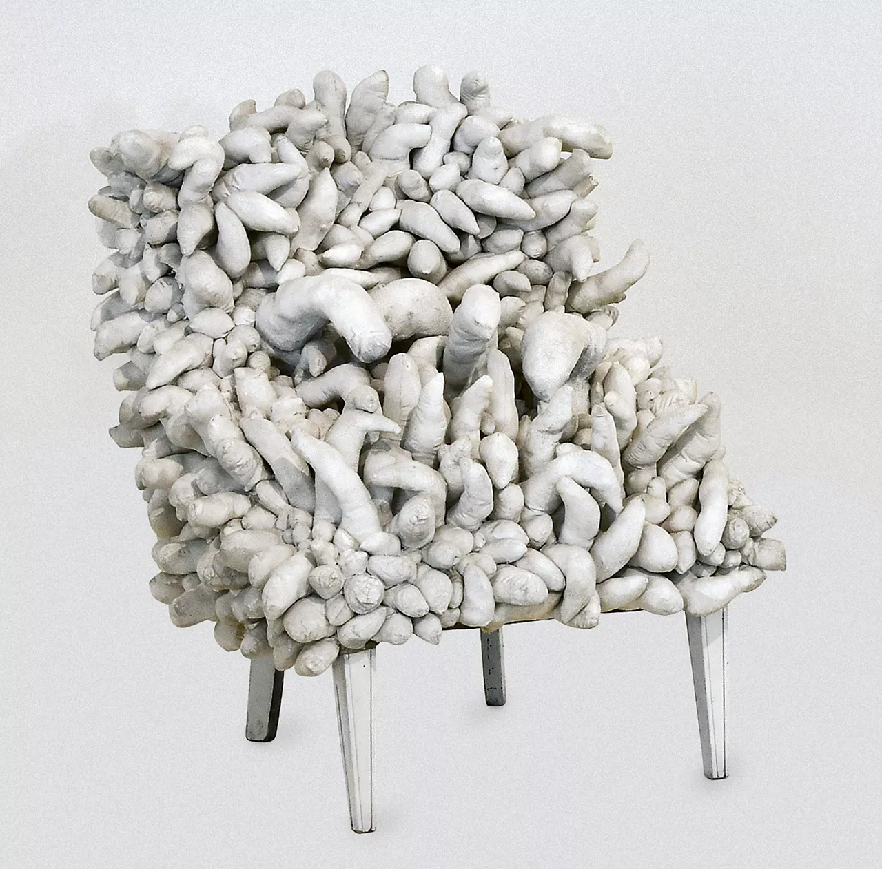 Yayoi Kusama  Sin título (Silla) [Untitled (Chair)], 1963 