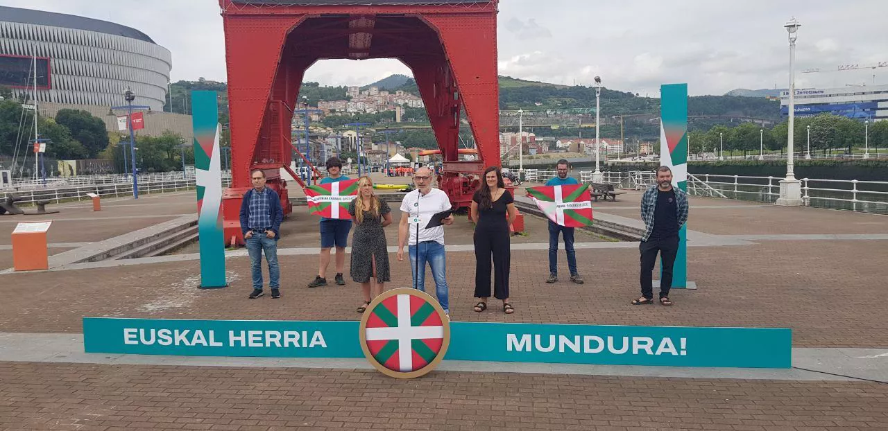 Gure Eskuren agerraldia Tourraren balorazioa egiteko. Argazkia: @gure_esku