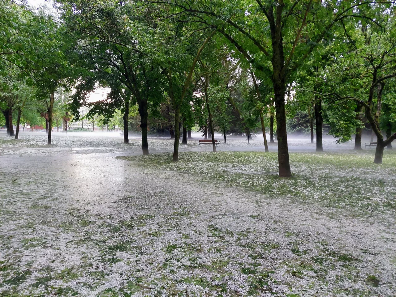 Granizo en Vitoria-Gasteiz. Foto: Amado López de Ipiña.