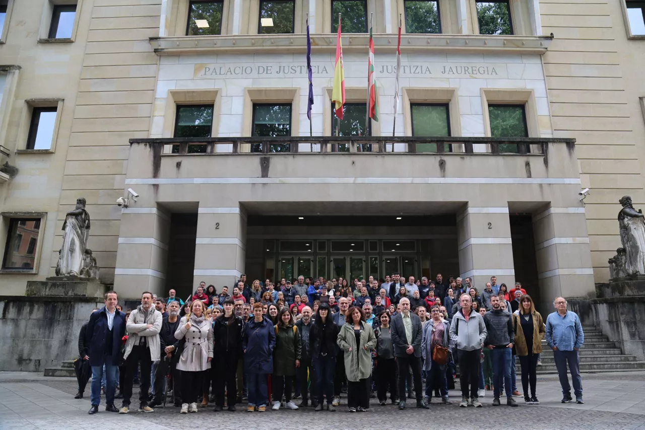 Comparecencia de Kontseilua ante el Palacio de Justicia de Bilbao, en mayo. Foto: Kontseilua