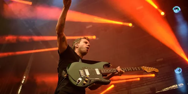 El cantante Anthony González del grupo M83. Foto: EFE.