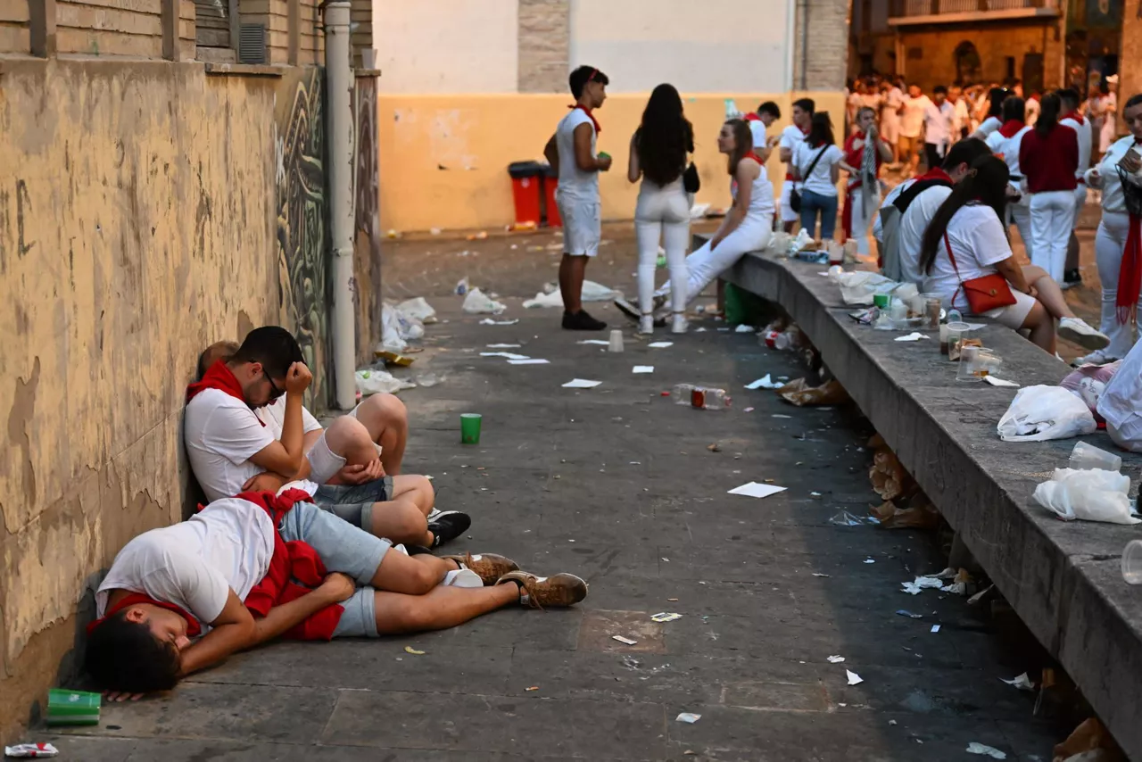 alkohola_sanferminak_gazteak efe