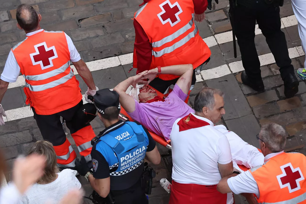 Uno de los heridos en el cuarto encierro. Foto: EFE